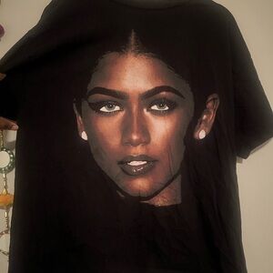 Zendaya Black Graphic T-Shirt 🖤